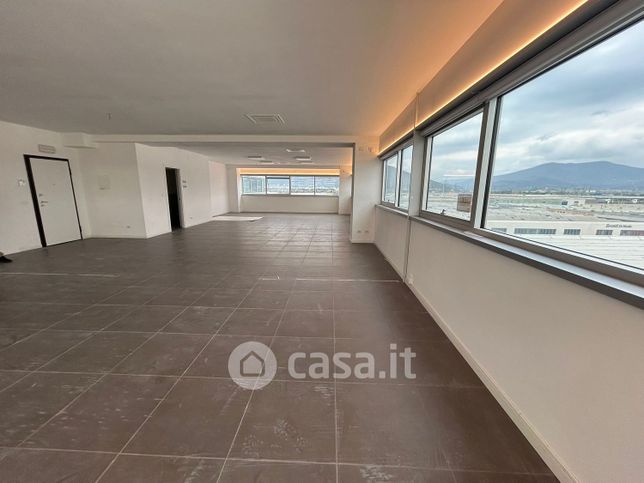 Ufficio in commerciale in 