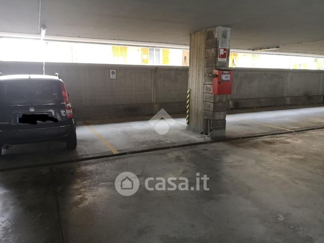 Box/posto auto in residenziale in Borgo Pila 40 /1
