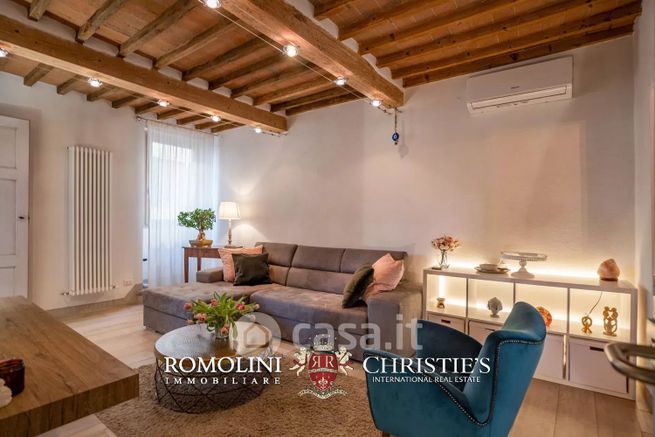 Casa indipendente in residenziale in 