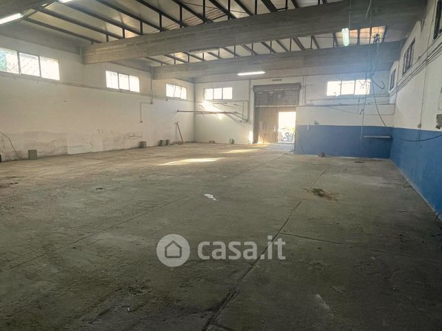 Capannone in commerciale in Viale monastir