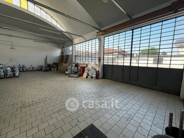 Capannone in commerciale in Via Monte Santo 20