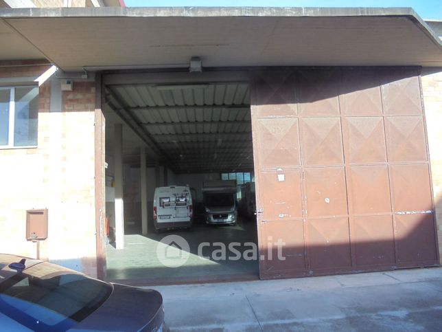 Capannone in commerciale in Via Tabellata