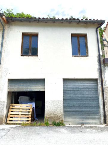 Box/posto auto in residenziale in Frazione Valleremita