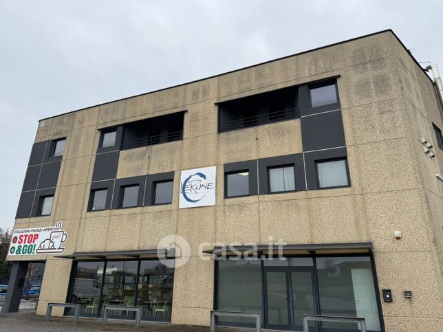 Ufficio in commerciale in Via G. Di Vittorio 27
