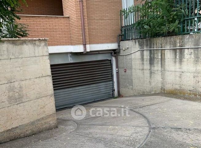 Garage/posto auto in residenziale in Viale Indro Montanelli