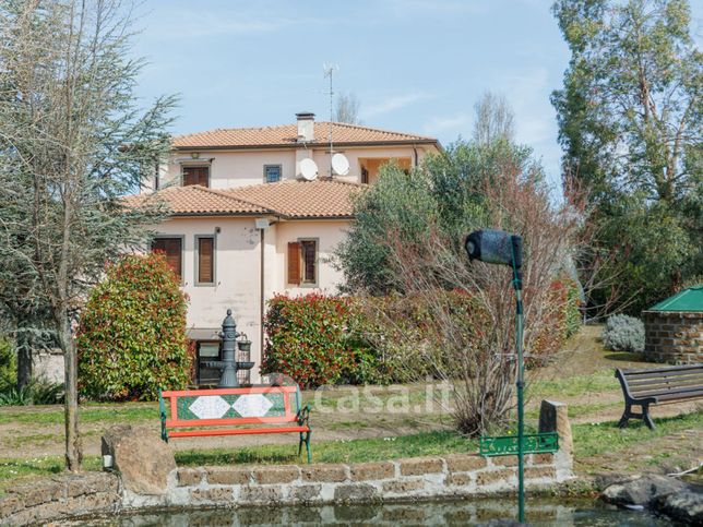 Villa in residenziale in Strada Montigliano