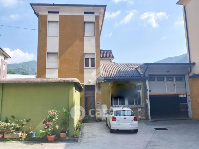 Capannone in commerciale in Via Valdoro 4