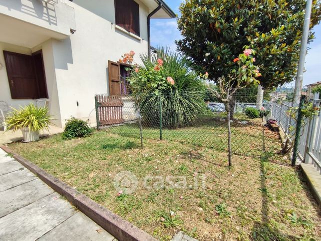 Appartamento in residenziale in Via Lucania 12