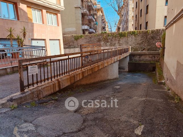 Garage/posto auto in residenziale in Via Giordano