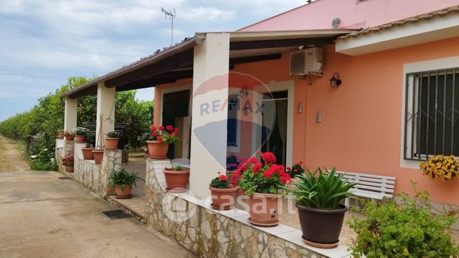 Casa indipendente in residenziale in 