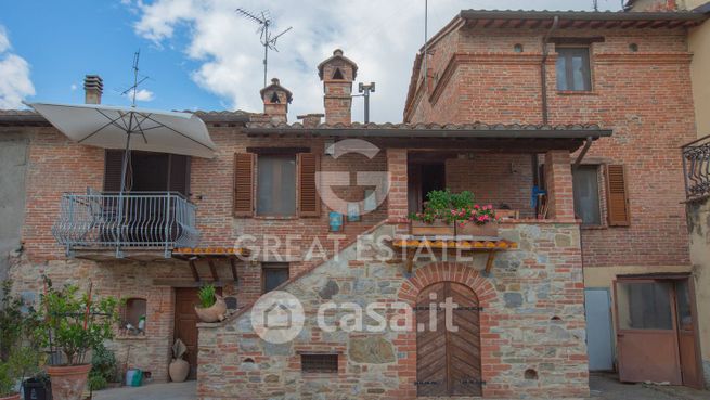 Rustico/casale in residenziale in Via Trasimeno