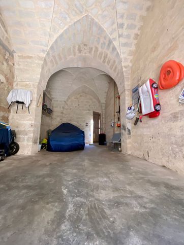 Box/posto auto in residenziale in Via Roma