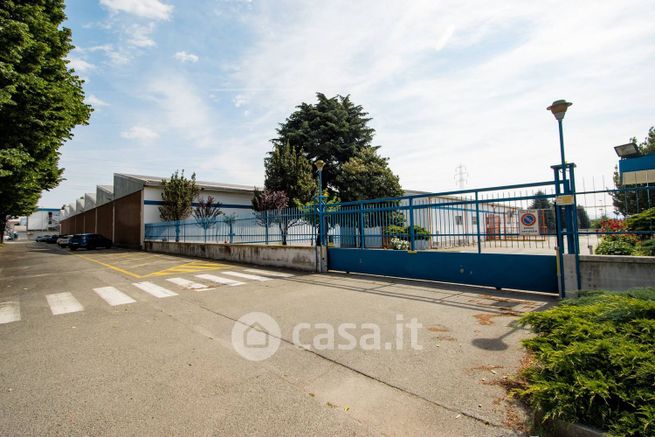 Capannone in commerciale in Via Pavia 71