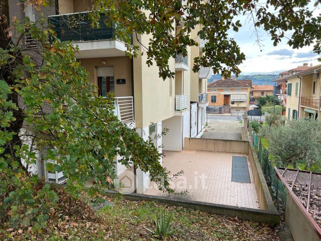 Negozio/locale commerciale in commerciale in Viale Roma