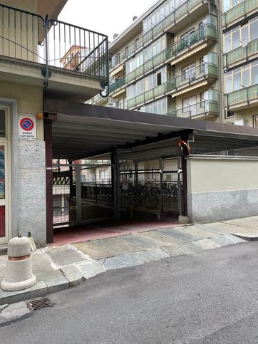 Garage/posto auto in residenziale in Via Serafino Arnaud 3