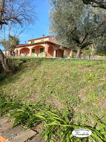 Villa in residenziale in