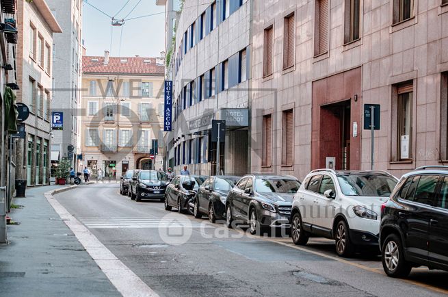 Ufficio in commerciale in Via Lentasio 9
