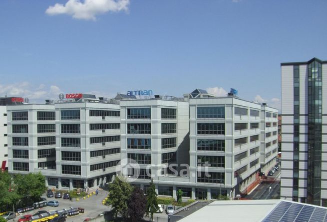 Ufficio in commerciale in Strada del Drosso 33