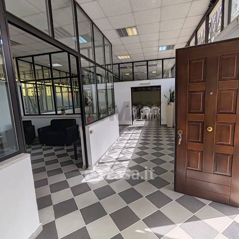 Ufficio in commerciale in 