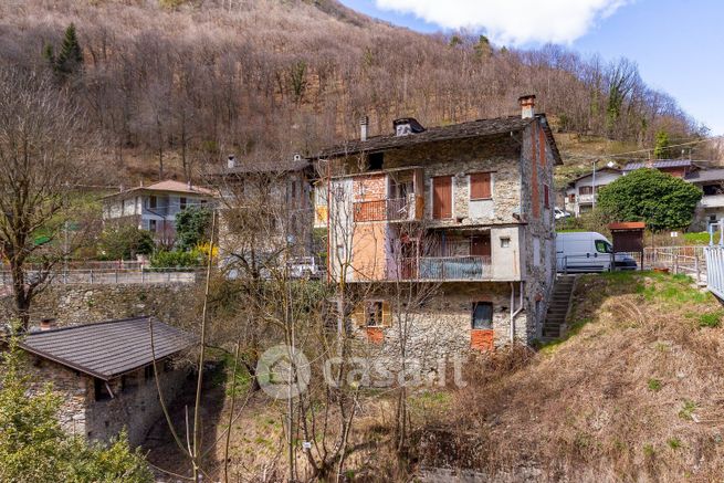 Casa bi/trifamiliare in residenziale in Via IV Novembre 151