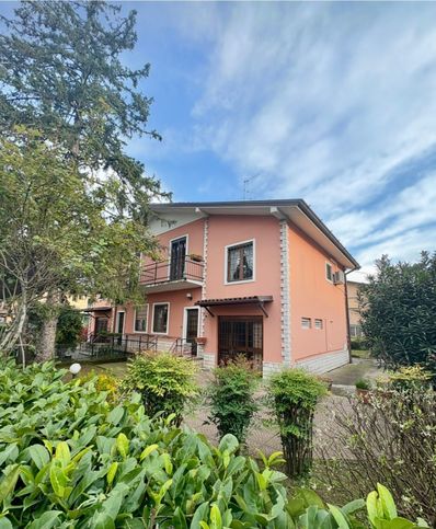 Villa in residenziale in Via Giuseppe Verdi
