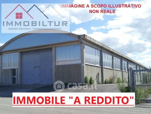 Capannone in commerciale in