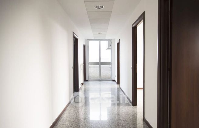 Ufficio in commerciale in Via Valassina 24