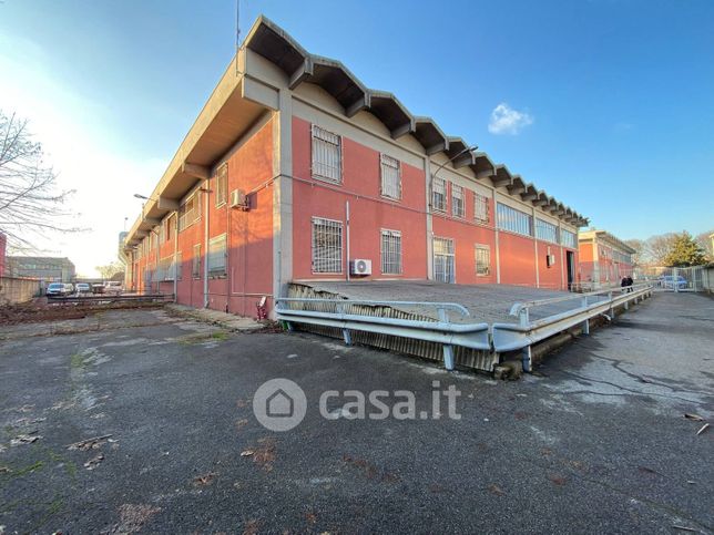 Capannone in commerciale in Via Luigi Galvani