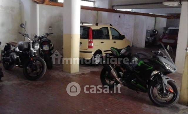 Garage/posto auto in residenziale in Via di Cinquilla 10