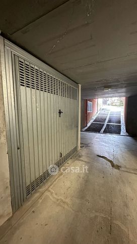 Box/posto auto in residenziale in Via IÂ° Maggio 6