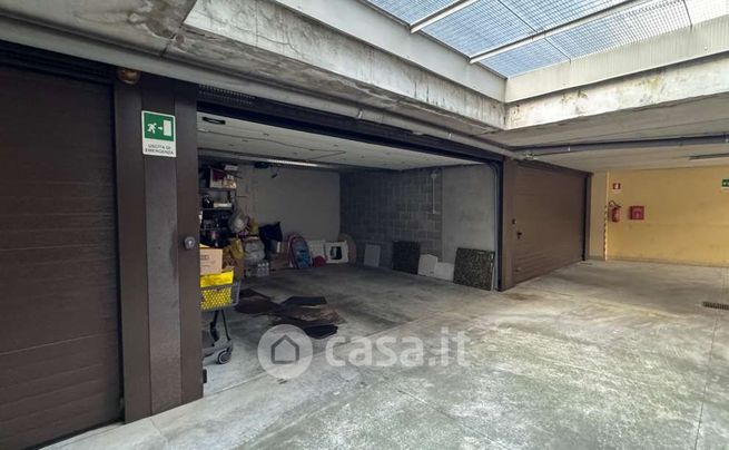 Box/posto auto in residenziale in Viale Antonio Gramsci 121