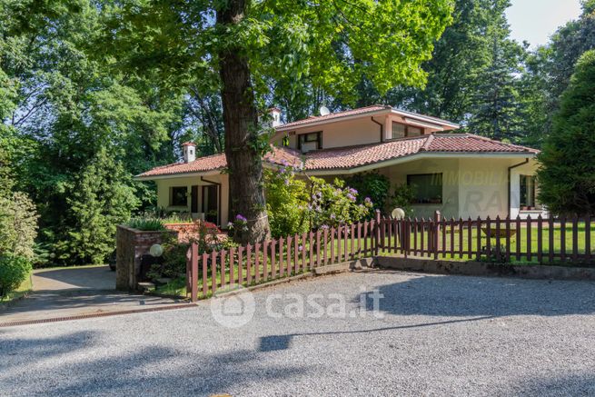 Villa in residenziale in Via Lambro