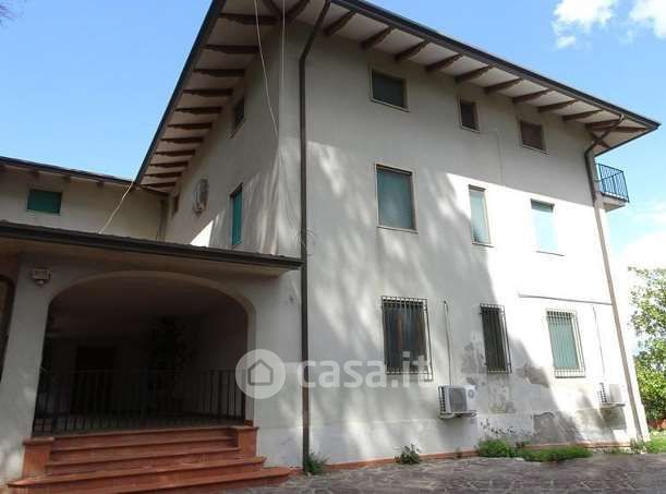 Casa indipendente in residenziale in Strada Sant'Enea 10