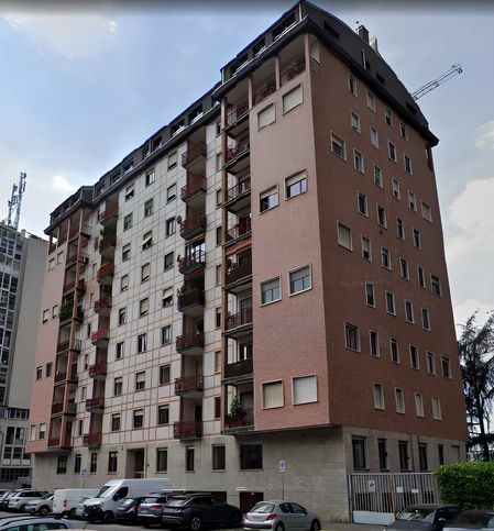 Appartamento in residenziale in Via Emilio Cornalia 19