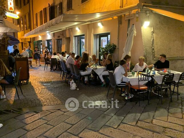 Attivitã /licenza (con o senza mura) in commerciale in Via Ferdinando Isola 12