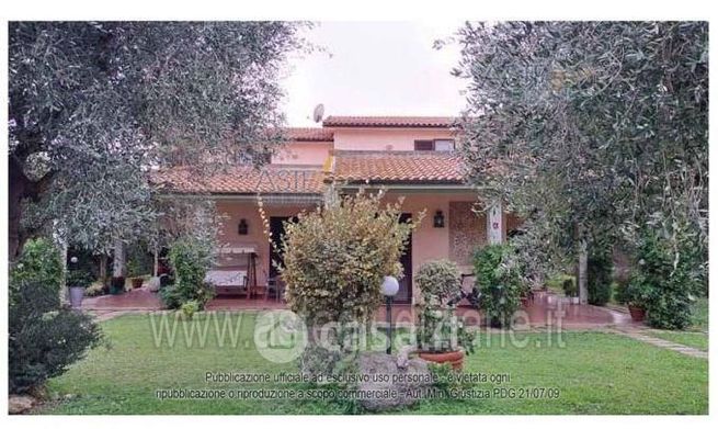 Villetta a schiera in residenziale in Via degli Anina 98