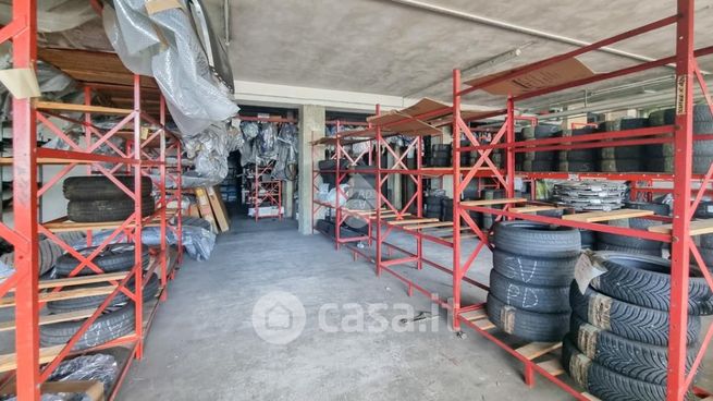 Capannone in commerciale in Via Generale G. Sirtori 6