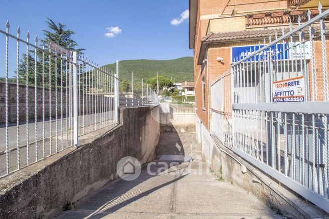 Box/posto auto in residenziale in Viale Tivoli 13
