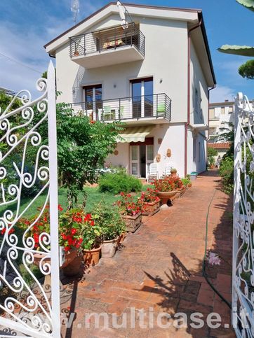 Villa in residenziale in Via Udine 19