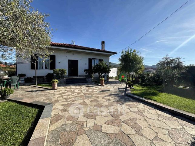 Casa indipendente in residenziale in 