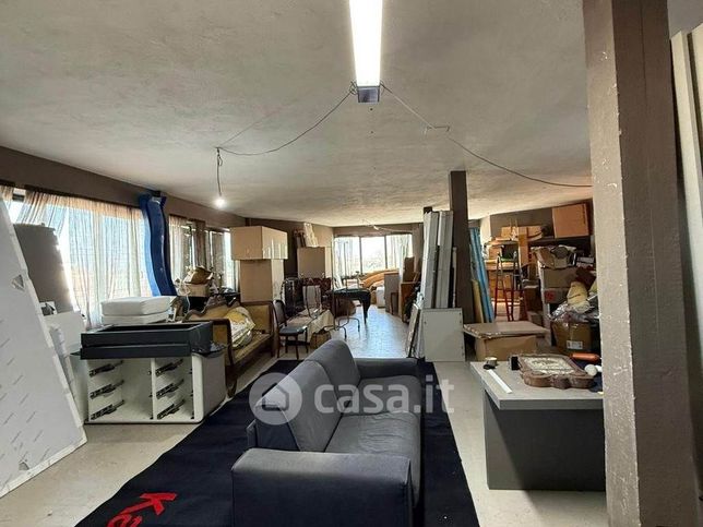 Ufficio in commerciale in Via Montalbano 383