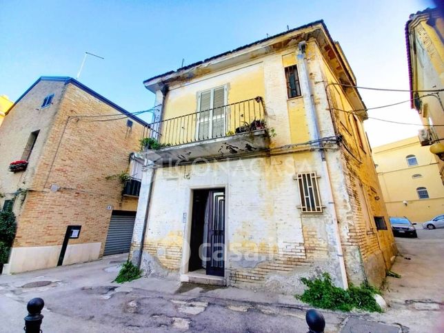 Casa indipendente in residenziale in Vico Curvo
