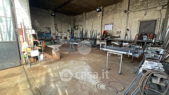 Capannone in commerciale in Strada Marsè 26