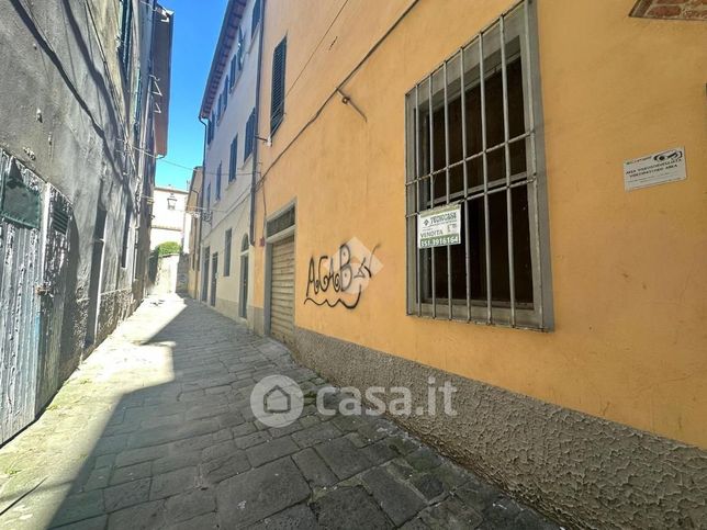 Box/posto auto in residenziale in Vicolo brontola 6