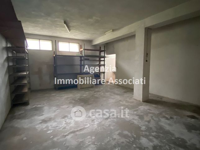 Capannone in commerciale in Via Olivi 29