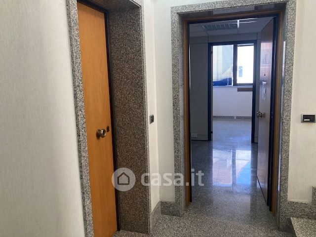 Ufficio in commerciale in Via Cappuccini 11