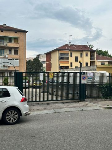 Box/posto auto in residenziale in Via Francesco Gonin 22