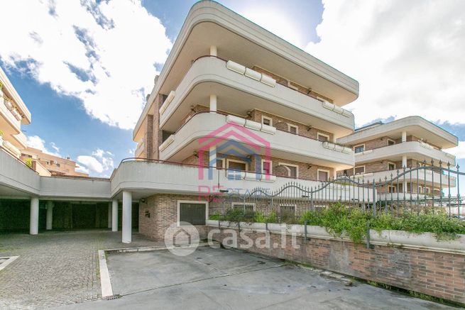 Ufficio in commerciale in Via del Mare 89