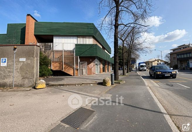 Capannone in commerciale in Via Vittorio Veneto 13