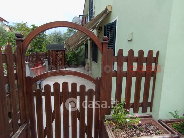Casa bi/trifamiliare in residenziale in Località Mogliano